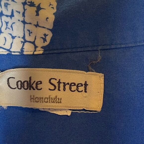 Cooke Street Blue-White Tropical Floral SS Button Shirt in Size Medium - Picture 2 of 8